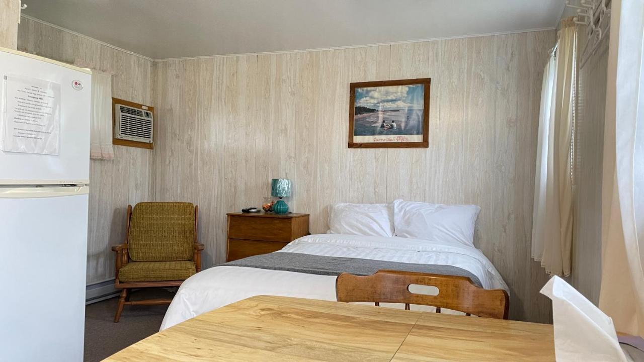 Surrey Rachel'S Motel And Cottages מראה חיצוני תמונה