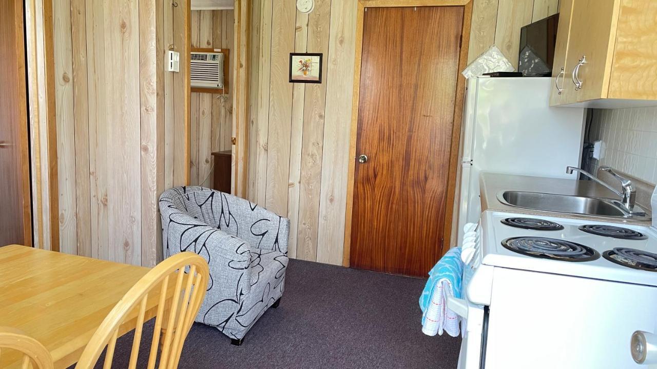 Surrey Rachel'S Motel And Cottages מראה חיצוני תמונה
