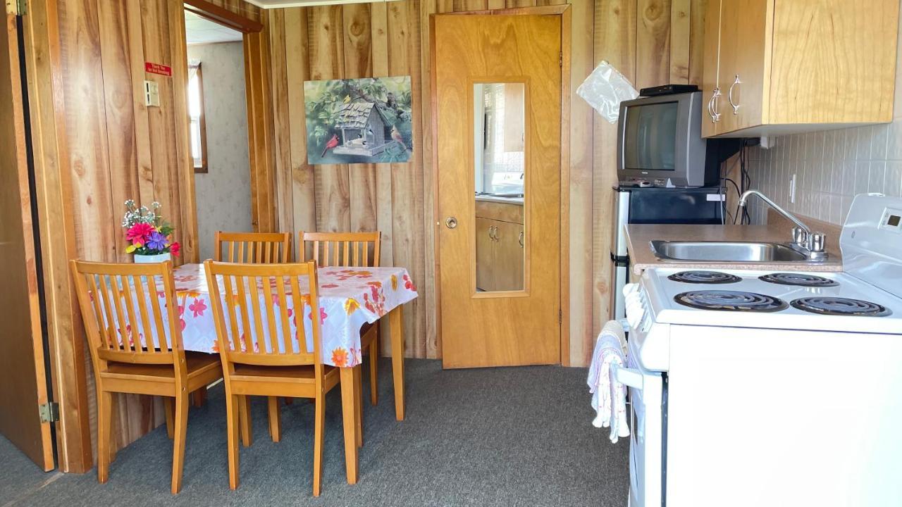 Surrey Rachel'S Motel And Cottages מראה חיצוני תמונה