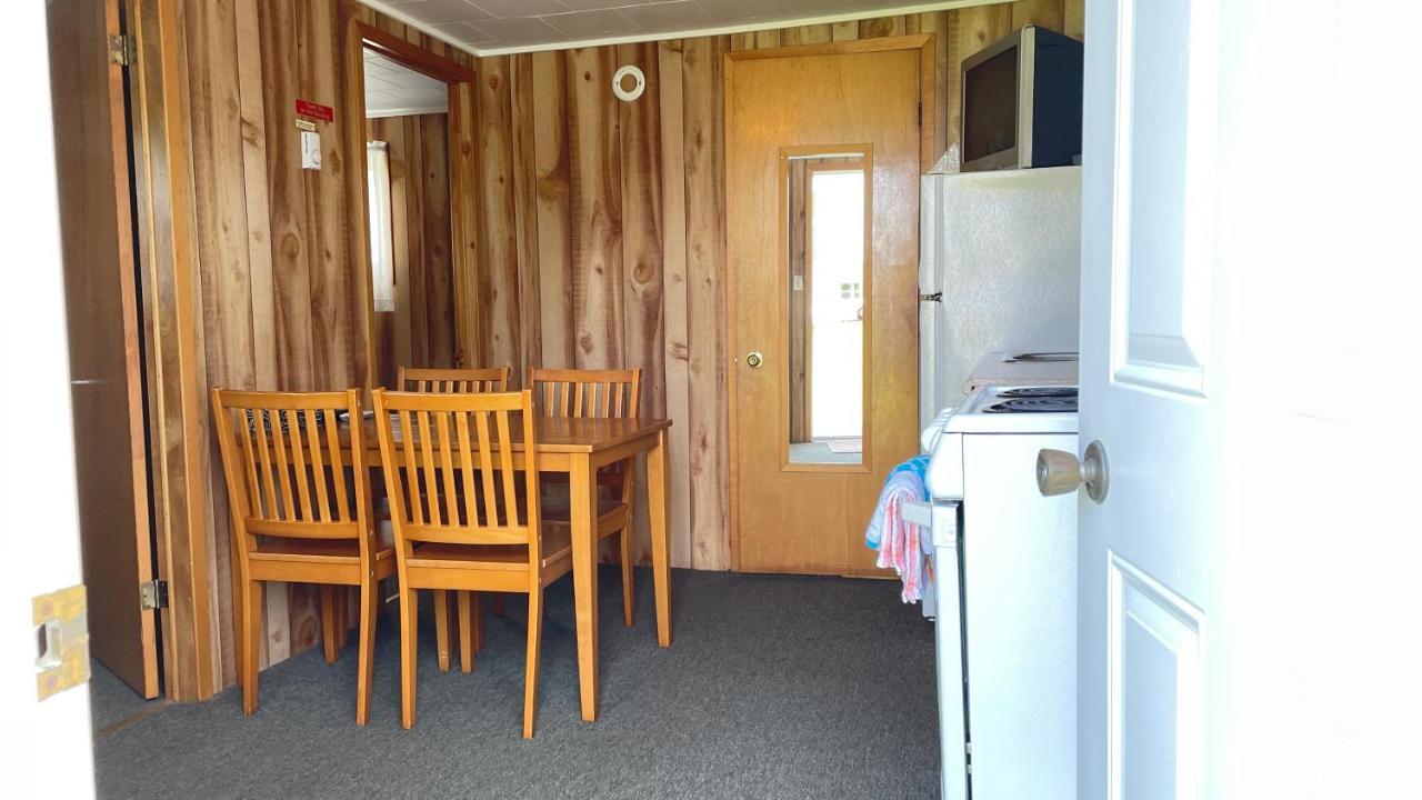 Surrey Rachel'S Motel And Cottages מראה חיצוני תמונה