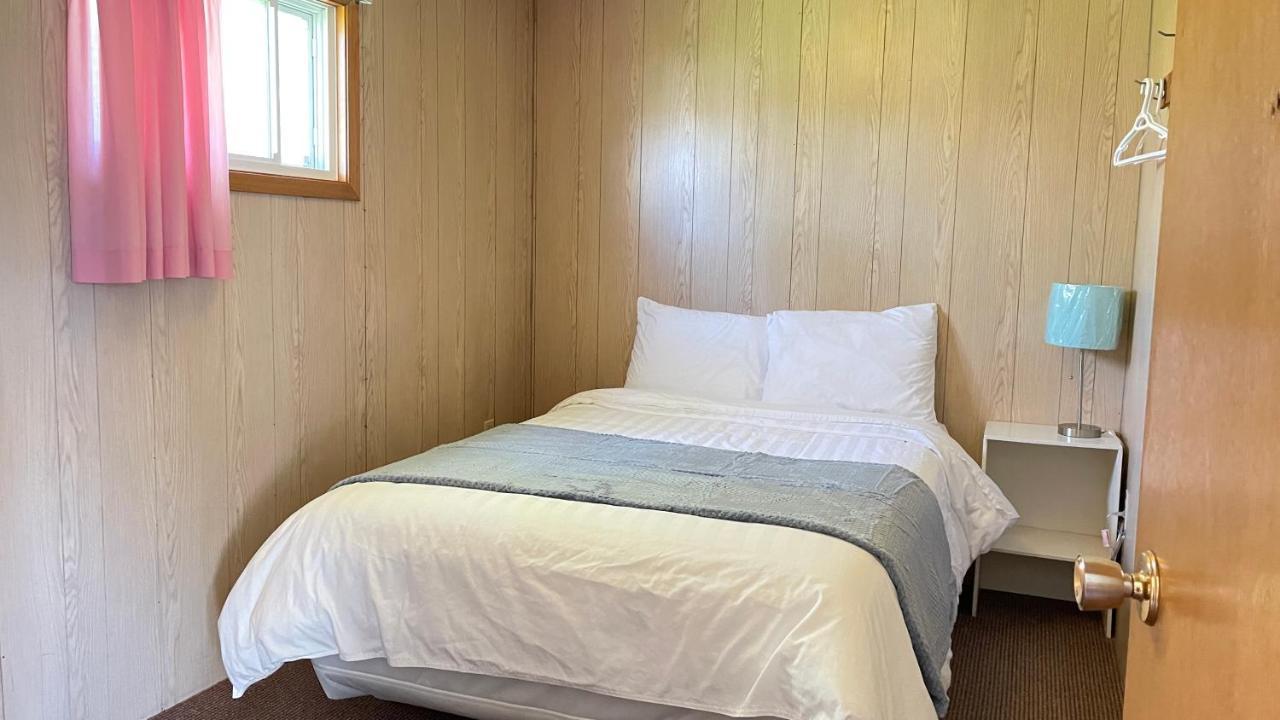 Surrey Rachel'S Motel And Cottages מראה חיצוני תמונה