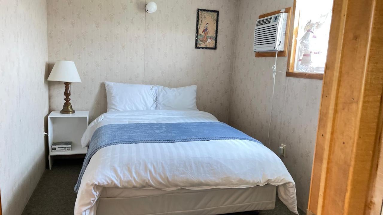 Surrey Rachel'S Motel And Cottages מראה חיצוני תמונה