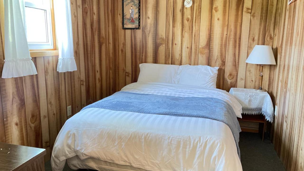 Surrey Rachel'S Motel And Cottages מראה חיצוני תמונה