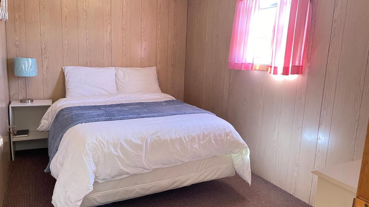 Surrey Rachel'S Motel And Cottages מראה חיצוני תמונה