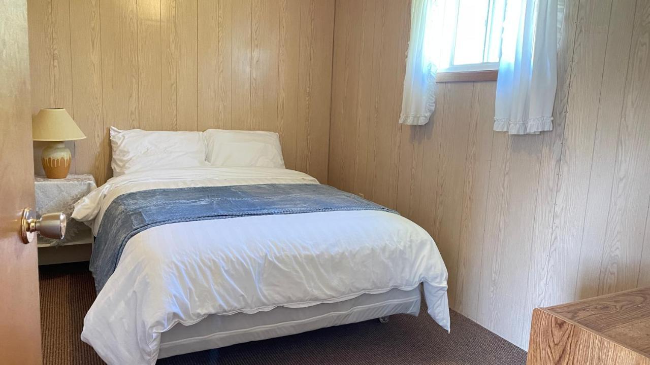 Surrey Rachel'S Motel And Cottages מראה חיצוני תמונה