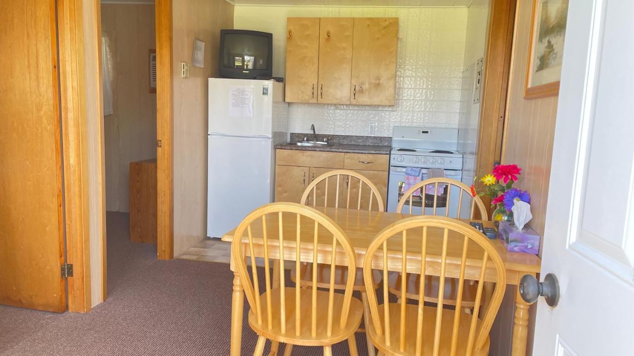 Surrey Rachel'S Motel And Cottages מראה חיצוני תמונה