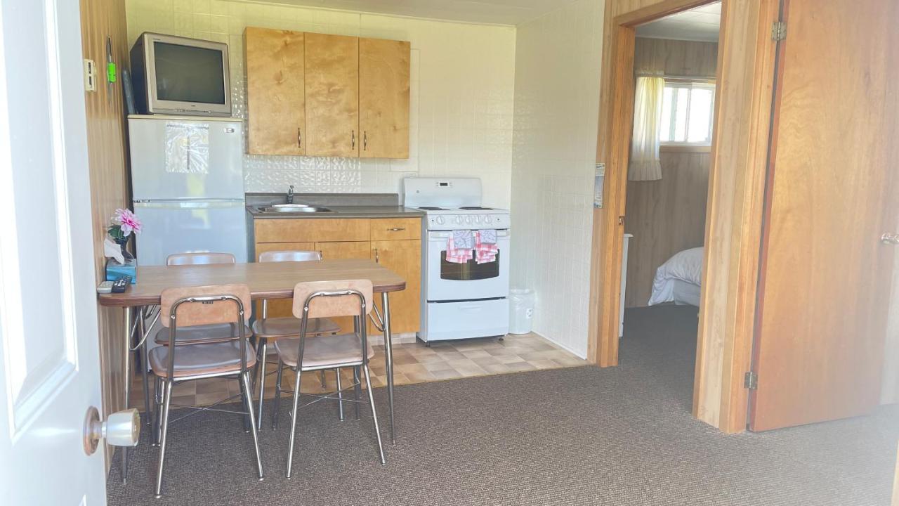 Surrey Rachel'S Motel And Cottages מראה חיצוני תמונה