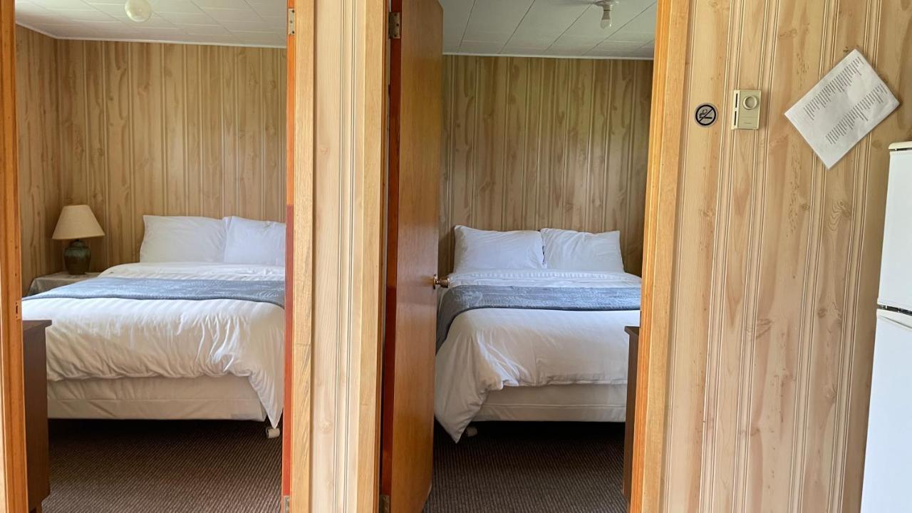 Surrey Rachel'S Motel And Cottages מראה חיצוני תמונה