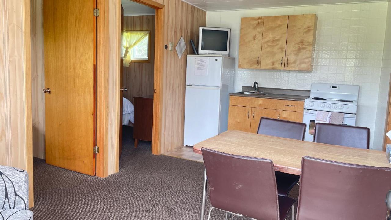 Surrey Rachel'S Motel And Cottages מראה חיצוני תמונה